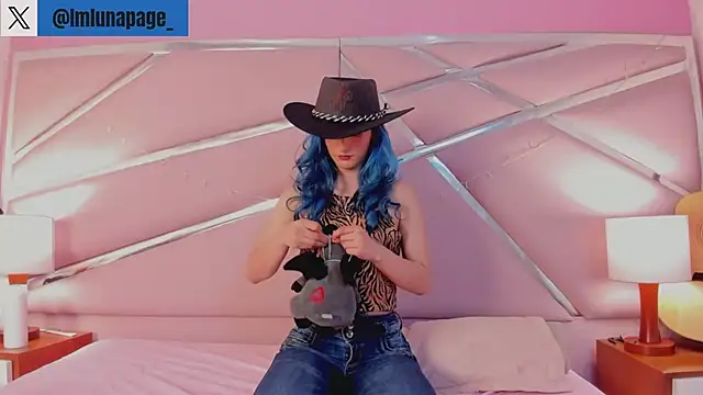 Snapshot of Lunapage chatting on 02/26/25, 04:14 Lunapage online show from 02/26/25, 04:14