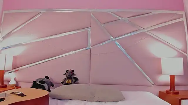 Snapshot of Lunapage chatting on 03/14/25, 08:17 Lunapage online show from 03/14/25, 08:17