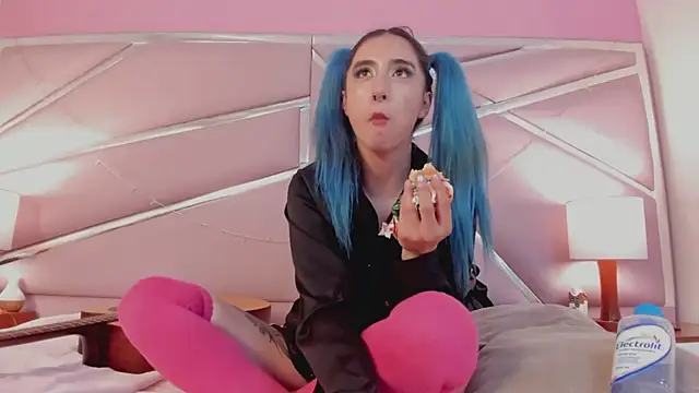 Snapshot of Lunapage chatting on 03/18/25, 07:20 Lunapage online show from 03/18/25, 07:20