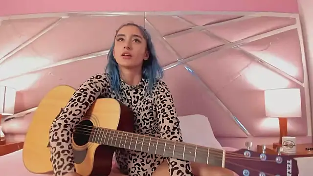 Snapshot of Lunapage chatting on 03/21/25, 07:13 Lunapage online show from 03/21/25, 07:13