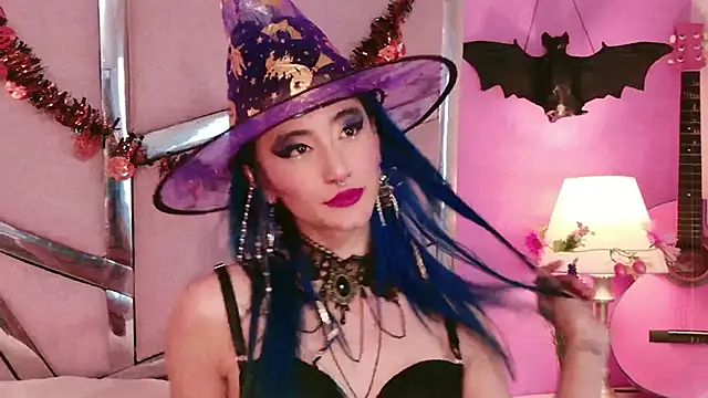 Snapshot of Lunapage chatting on 10/14/25, 08:20 Lunapage online show from 10/14/25, 08:20