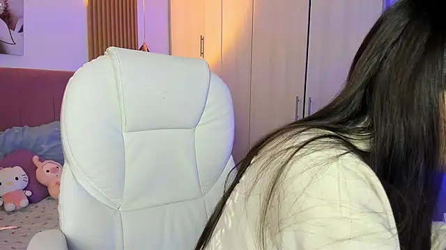 mia nevaeh online show from 10/27/25, 09:08