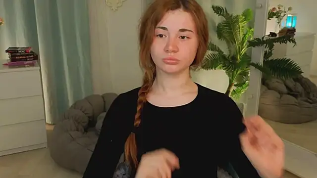 Snapshot of Freckle_Diyana chatting on 06/01/26, 02:02 Freckle Diyana online show from 06/01/26, 02:02