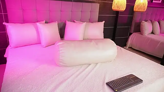 Bella TS  online show from 12/05/24, 10:01