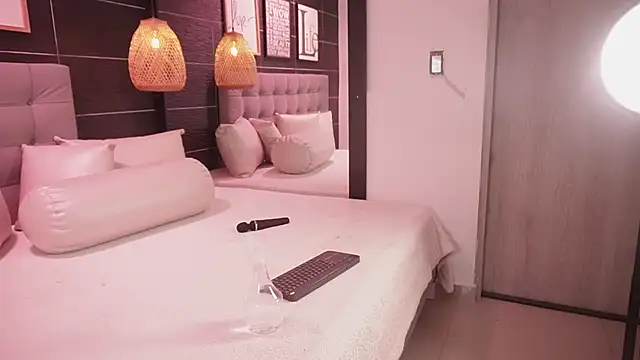 Bella TS  online show from 12/16/25, 10:59