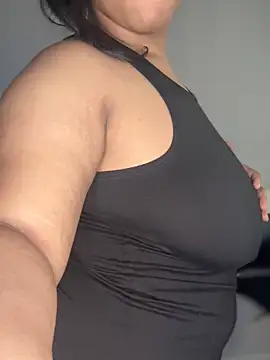 Snapshot of MissAriisback chatting on 09/11/25, 08:20 MissAriisback online show from 09/11/25, 08:20