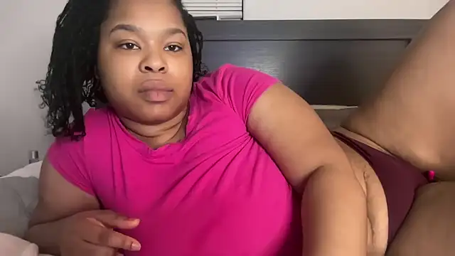 Snapshot of MissAriisback chatting on 12/02/25, 12:10 MissAriisback online show from 12/02/25, 12:10