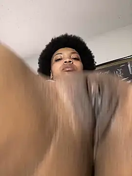 Snapshot of KimiAqua chatting on 02/13/25, 08:24 KimiAqua online show from 02/13/25, 08:24