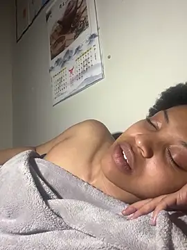 Snapshot of KimiAqua chatting on 02/19/25, 12:35 KimiAqua online show from 02/19/25, 12:35