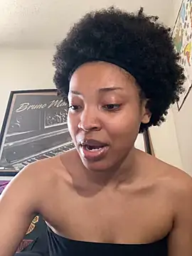 Snapshot of KimiAqua chatting on 02/20/25, 09:20 KimiAqua online show from 02/20/25, 09:20