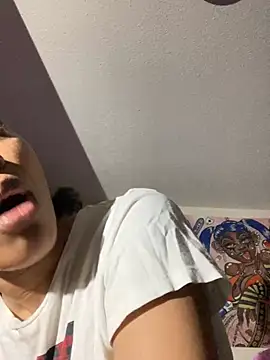 Snapshot of KimiAqua chatting on 03/03/25, 12:37 KimiAqua online show from 03/03/25, 12:37