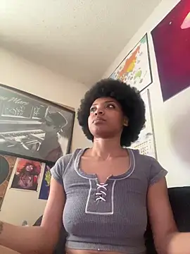 Snapshot of KimiAqua chatting on 03/13/25, 10:32 KimiAqua online show from 03/13/25, 10:32