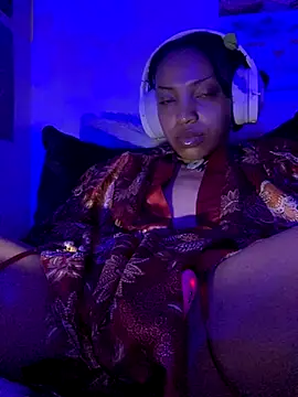 Snapshot of KimiAqua chatting on 10/30/25, 10:32 KimiAqua online show from 10/30/25, 10:32