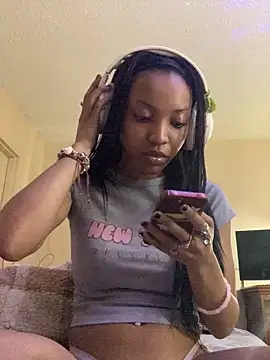 Snapshot of KimiAqua chatting on 12/14/25, 07:51 KimiAqua online show from 12/14/25, 07:51