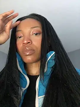 Snapshot of KimiAqua chatting on 12/22/25, 12:35 KimiAqua online show from 12/22/25, 12:35