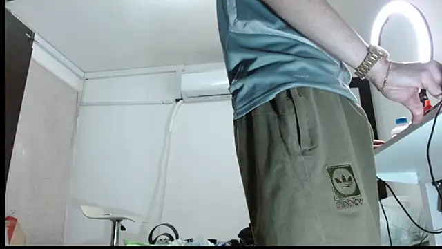 Snapshot of badanyboy chatting on 01/13/26, 05:57 badanyboy online show from 01/13/26, 05:57