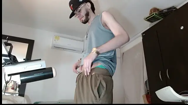 Snapshot of badanyboy chatting on 01/13/26, 07:41 badanyboy online show from 01/13/26, 07:41