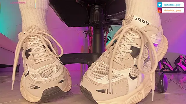 charlotte  grey online show from 10/06/25, 08:06