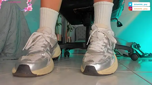 charlotte  grey online show from 10/16/25, 07:48