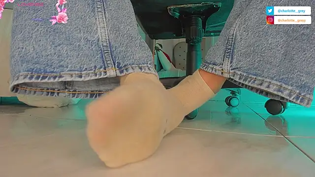 charlotte  grey online show from 11/06/25, 08:21