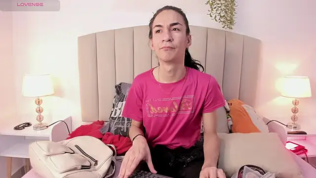 Mia thompson 19 online show from 10/24/25, 08:38