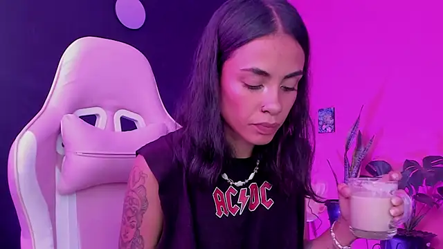 Juanadearco5 online show from 02/13/25, 12:43