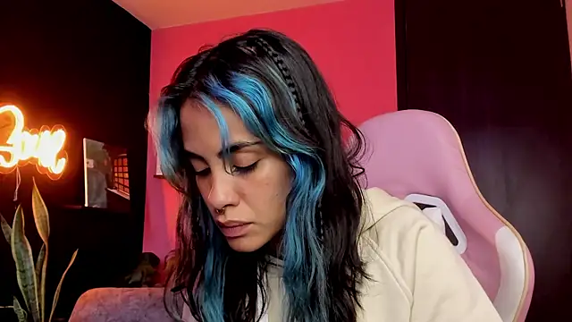 Juanadearco5 online show from 10/15/25, 09:37