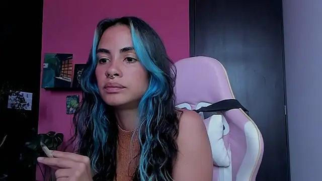 Juanadearco5 online show from 12/18/25, 06:03