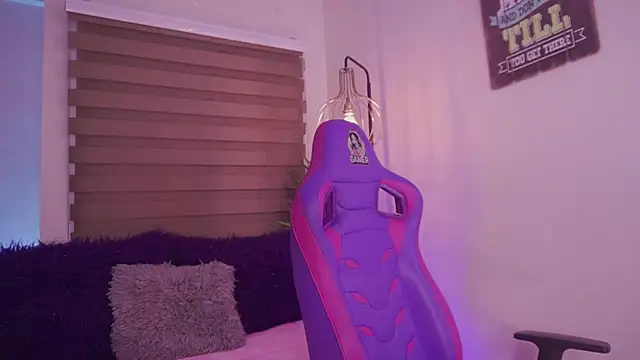 madelyn rose  online show from 10/17/25, 02:15