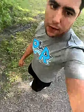 Snapshot of elwhite1996 chatting on 10/28/25, 06:32 elwhite1996 online show from 10/28/25, 06:32