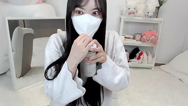 momo room online show from 05/05/26, 04:20