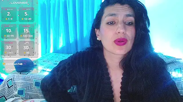 Snapshot of cristina_connor chatting on 01/31/25, 06:35 cristina connor online show from 01/31/25, 06:35