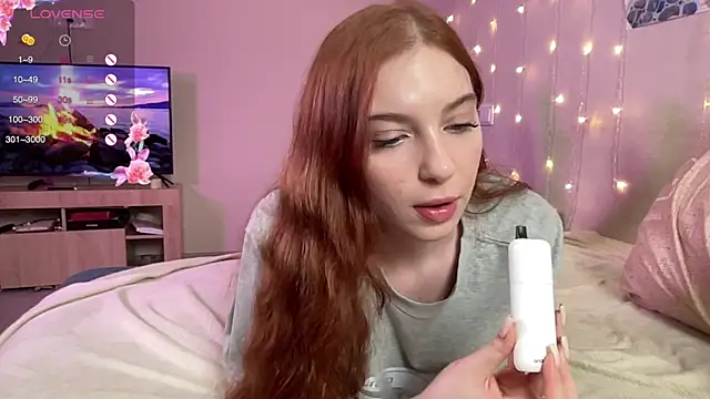 Snapshot of cinnabon_girls chatting on 01/17/25, 06:02 cinnabon girls online show from 01/17/25, 06:02