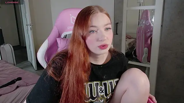 Snapshot of cinnabon_girls chatting on 02/11/26, 11:48 cinnabon girls online show from 02/11/26, 11:48