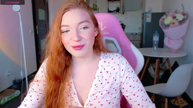 Snapshot of cinnabon_girls chatting on 03/13/26, 03:18 cinnabon girls online show from 03/13/26, 03:18