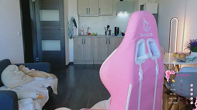 cinnabon girls online show from 06/22/26, 12:02