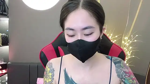 Snapshot of witch-39 chatting on 12/20/24, 06:19 witch-39 online show from 12/20/24, 06:19