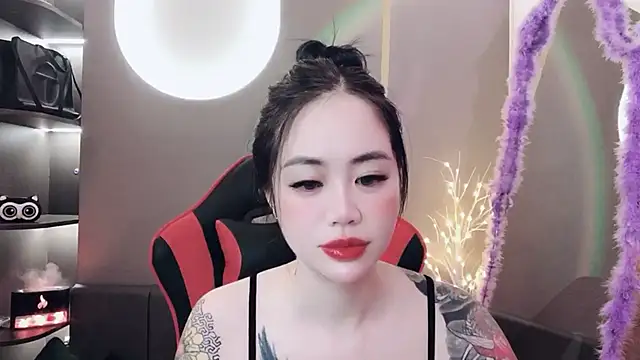 Snapshot of witch-39 chatting on 12/29/24, 01:13 witch-39 online show from 12/29/24, 01:13