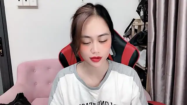 Snapshot of witch-39 chatting on 12/19/25, 04:58 witch-39 online show from 12/19/25, 04:58