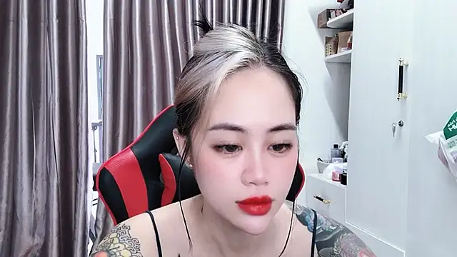 Snapshot of witch-39 chatting on 02/04/26, 05:02 witch-39 online show from 02/04/26, 05:02