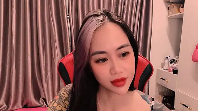 Snapshot of witch-39 chatting on 02/13/26, 02:46 witch-39 online show from 02/13/26, 02:46