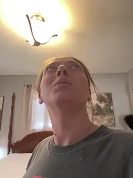 Snapshot of lezbean24 chatting on 01/31/26, 08:07 lezbean24 online show from 01/31/26, 08:07