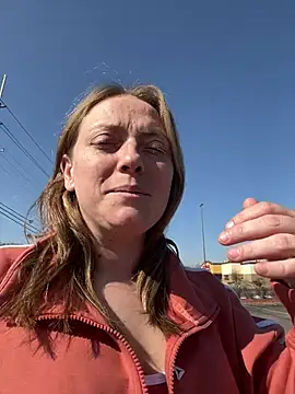 Snapshot of lezbean24 chatting on 02/13/26, 05:53 lezbean24 online show from 02/13/26, 05:53