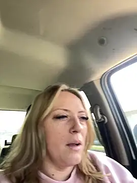 Snapshot of lezbean24 chatting on 03/06/26, 04:03 lezbean24 online show from 03/06/26, 04:03