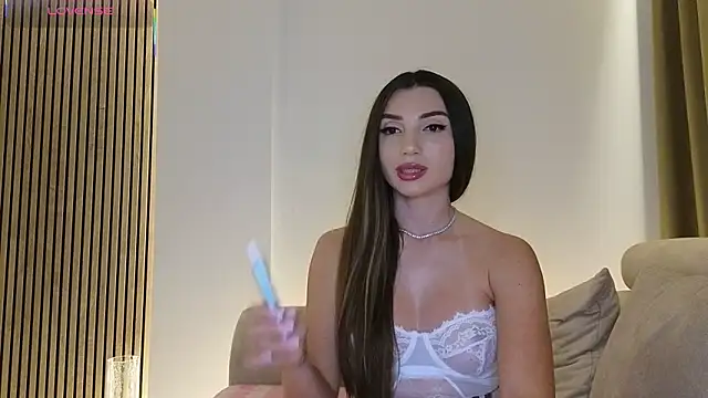 ReyaSophia online show from 06/19/26, 08:56