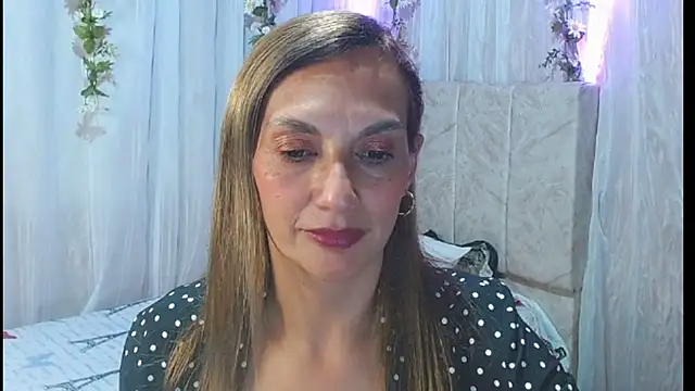 italagomez  online show from 03/20/25, 11:23