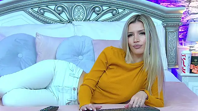 IvySamek online show from 11/19/25, 08:09