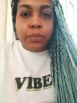 Snapshot of ELLA_KELLY chatting on 01/27/25, 12:05 ELLA KELLY online show from 01/27/25, 12:05