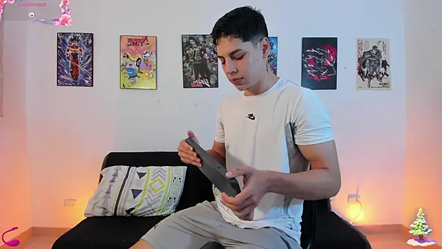 Snapshot of jonathanjoestar_ chatting on 12/20/25, 12:56 jonathanjoestar online show from 12/20/25, 12:56