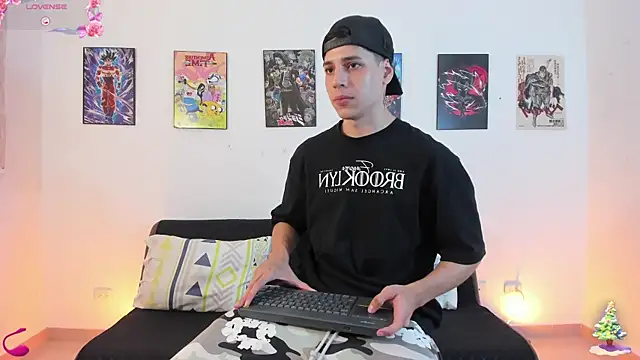 Snapshot of jonathanjoestar_ chatting on 12/21/25, 11:50 jonathanjoestar online show from 12/21/25, 11:50